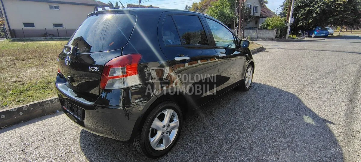 Toyota Yaris 2010 photo 3
