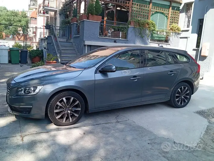Volvo V60 2017 photo 2