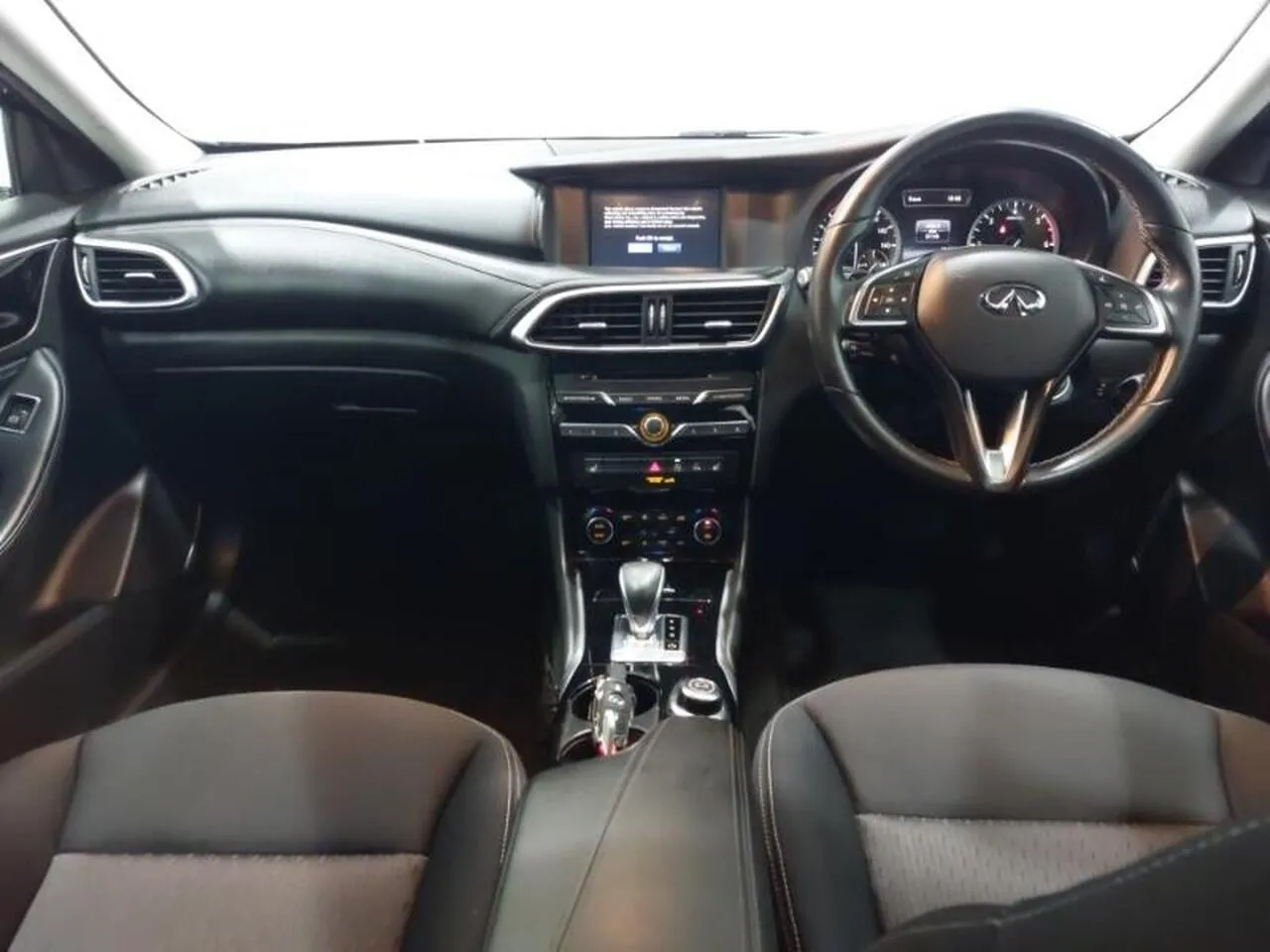 Infiniti Q30 2019 photo 3
