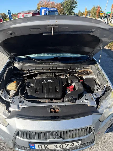 Mitsubishi Outlander 2011 photo 2
