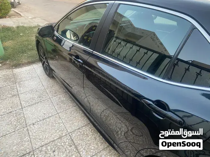 Toyota Camry 2023 photo 2