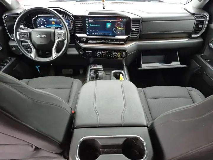 Chevrolet Silverado 1500 2023 photo 2