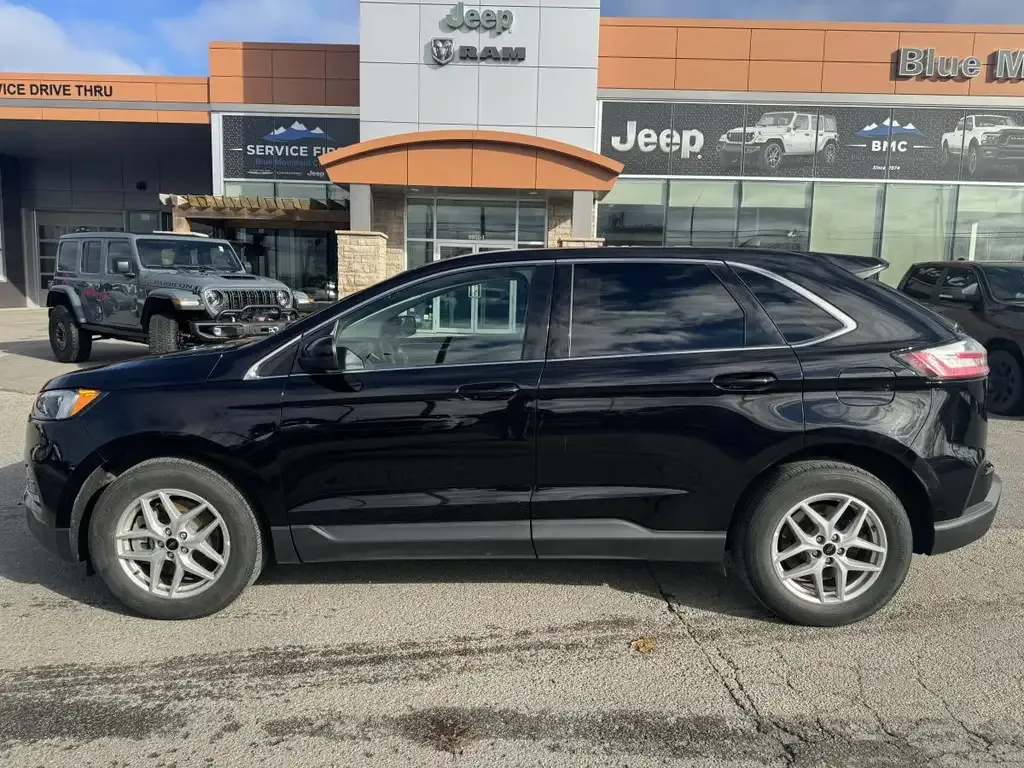 Ford Edge 2023 photo 2