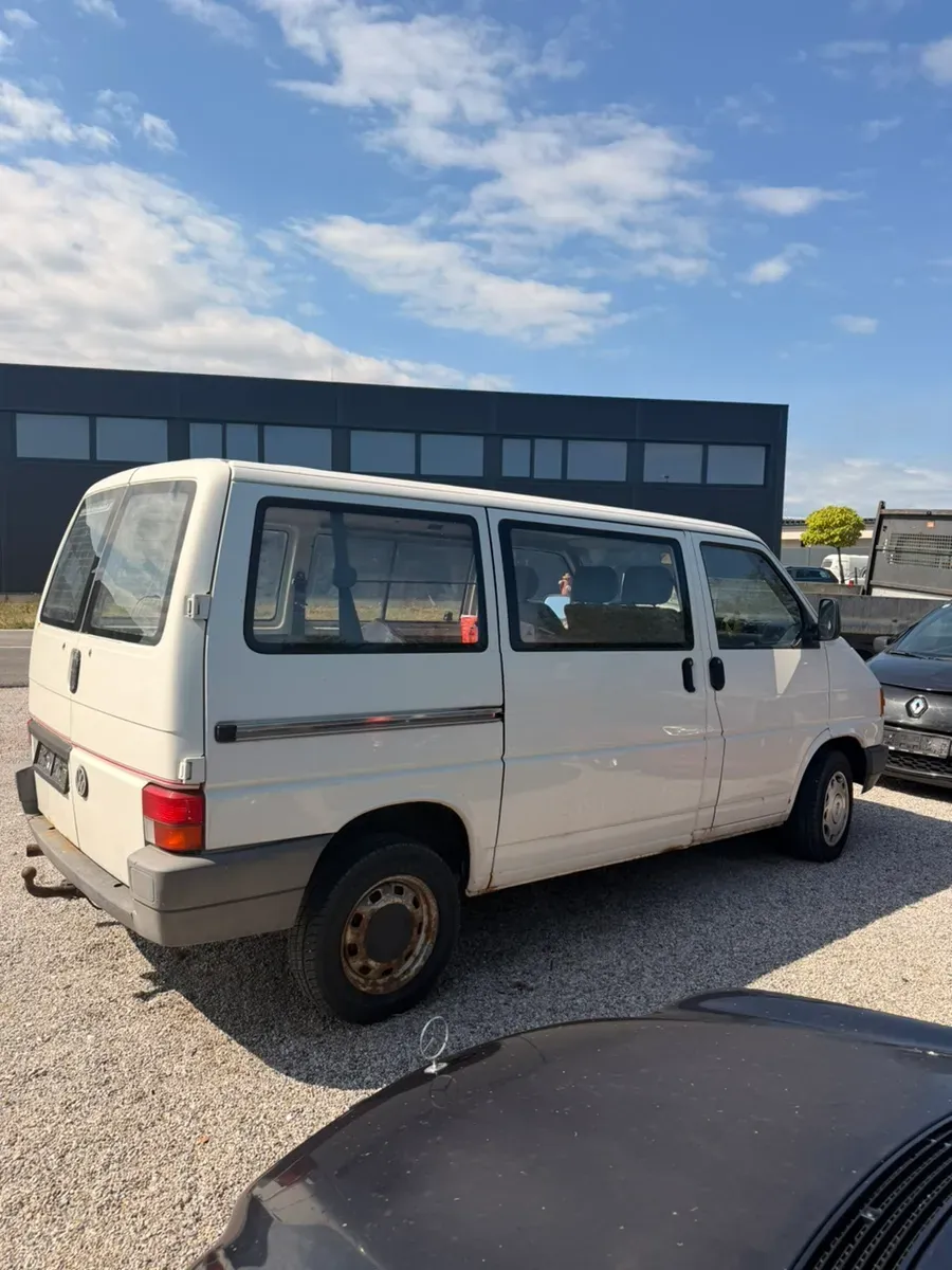 Volkswagen T4 1996 photo 3