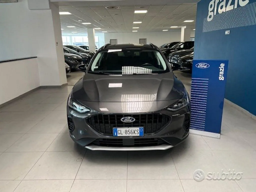 Ford Focus 2023 photo 2