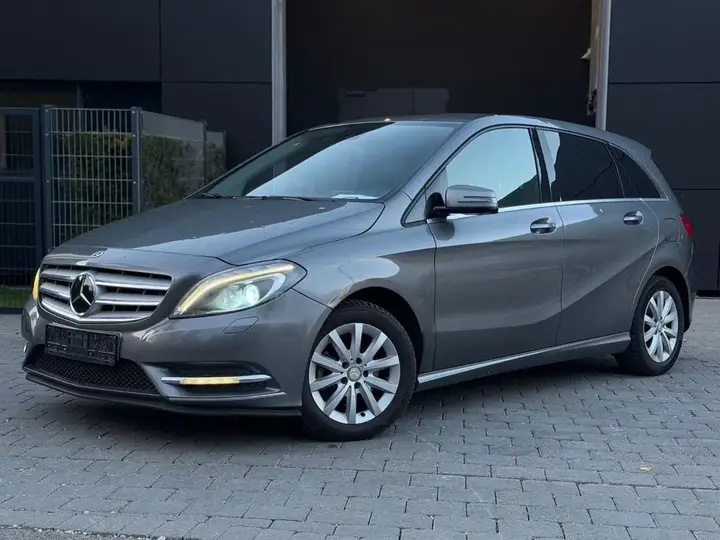 Mercedes-Benz B 220
