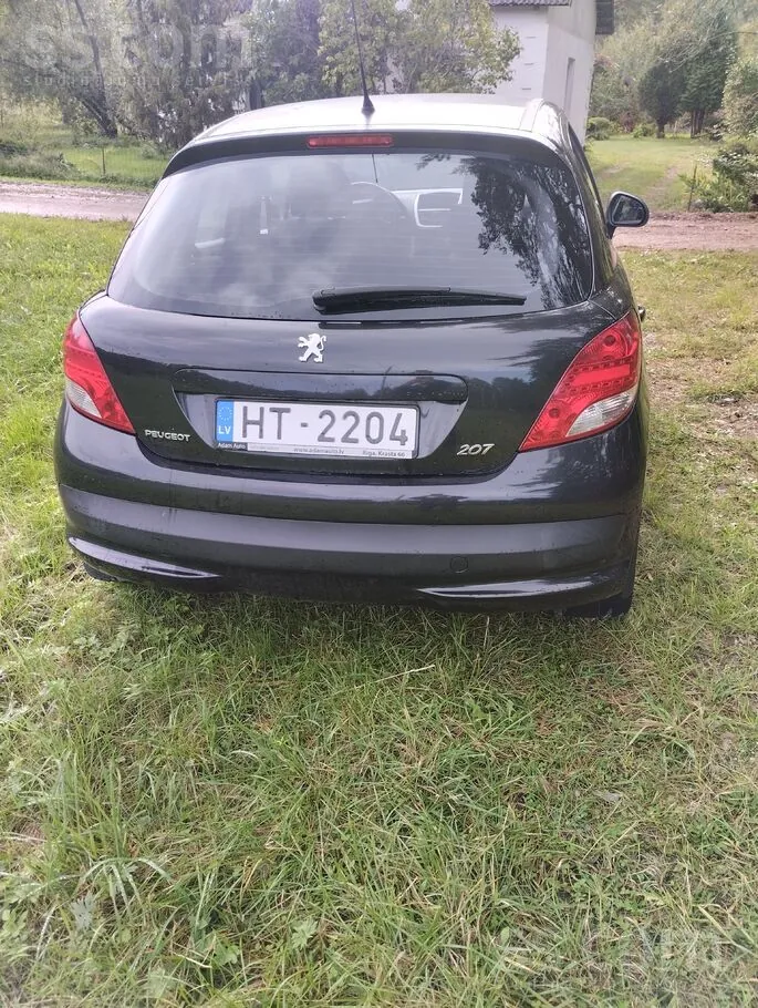 Peugeot 207 2011 photo 3