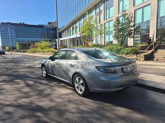 Saab 9-5 2011 photo 2