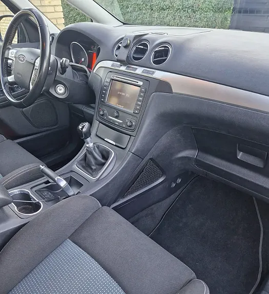 Ford S-Max 2012 photo 3