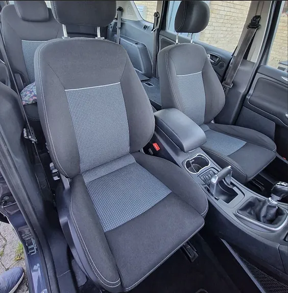 Ford S-Max 2012 photo 2