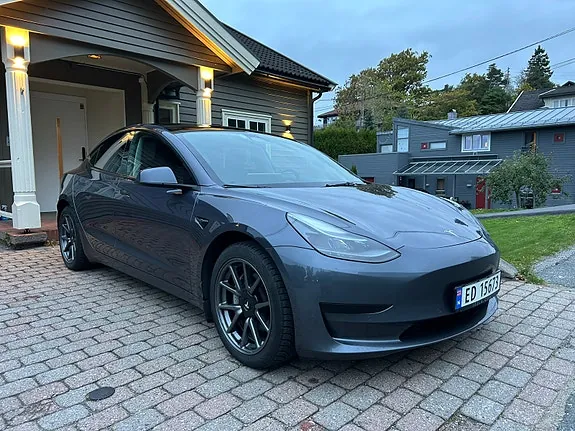 Tesla Model 3 2021 photo 2