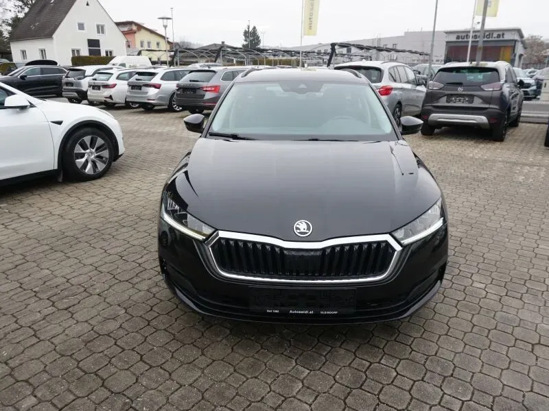 Skoda Octavia 2023 photo 2