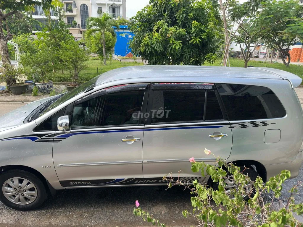 Toyota Innova 2011 photo 5