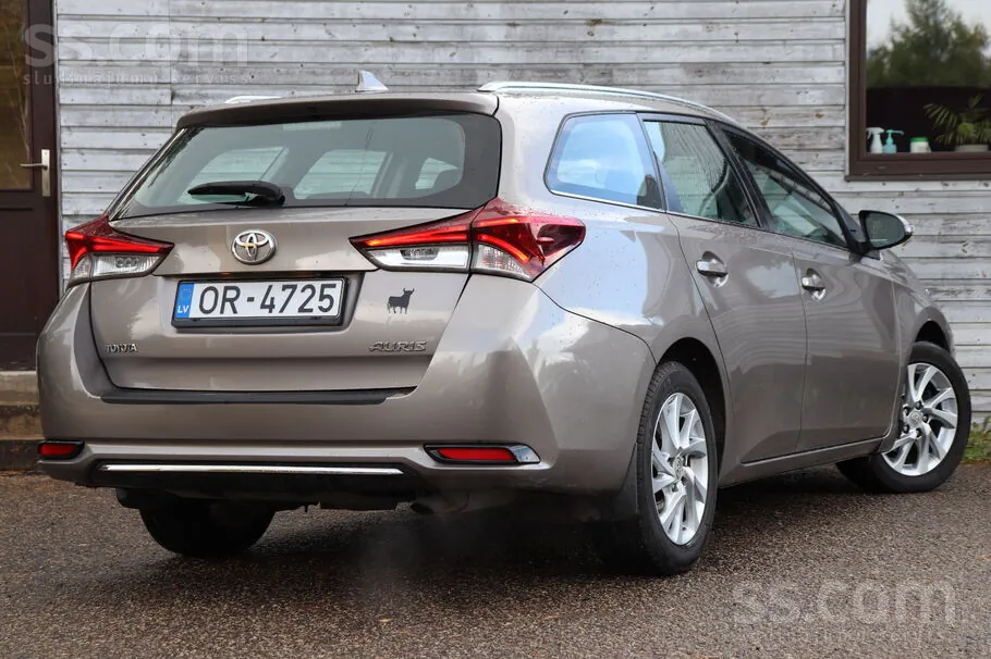 Toyota Auris 2016 photo 3