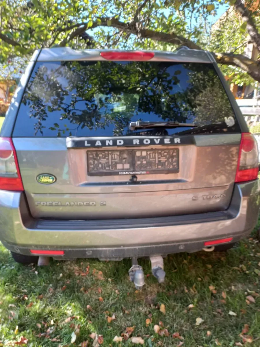 Land Rover Freelander 2010 photo 3