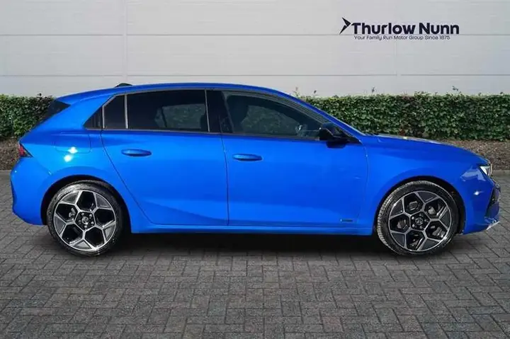 Vauxhall Astra 2023 photo 2