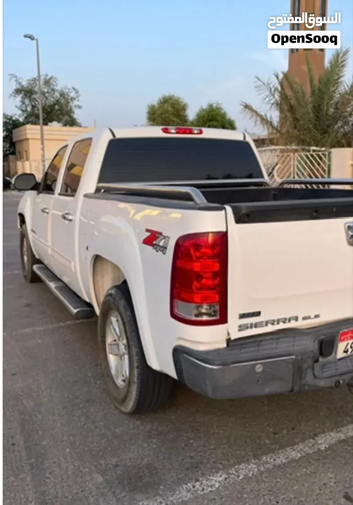 GMC Sierra 1500 2011 photo 2