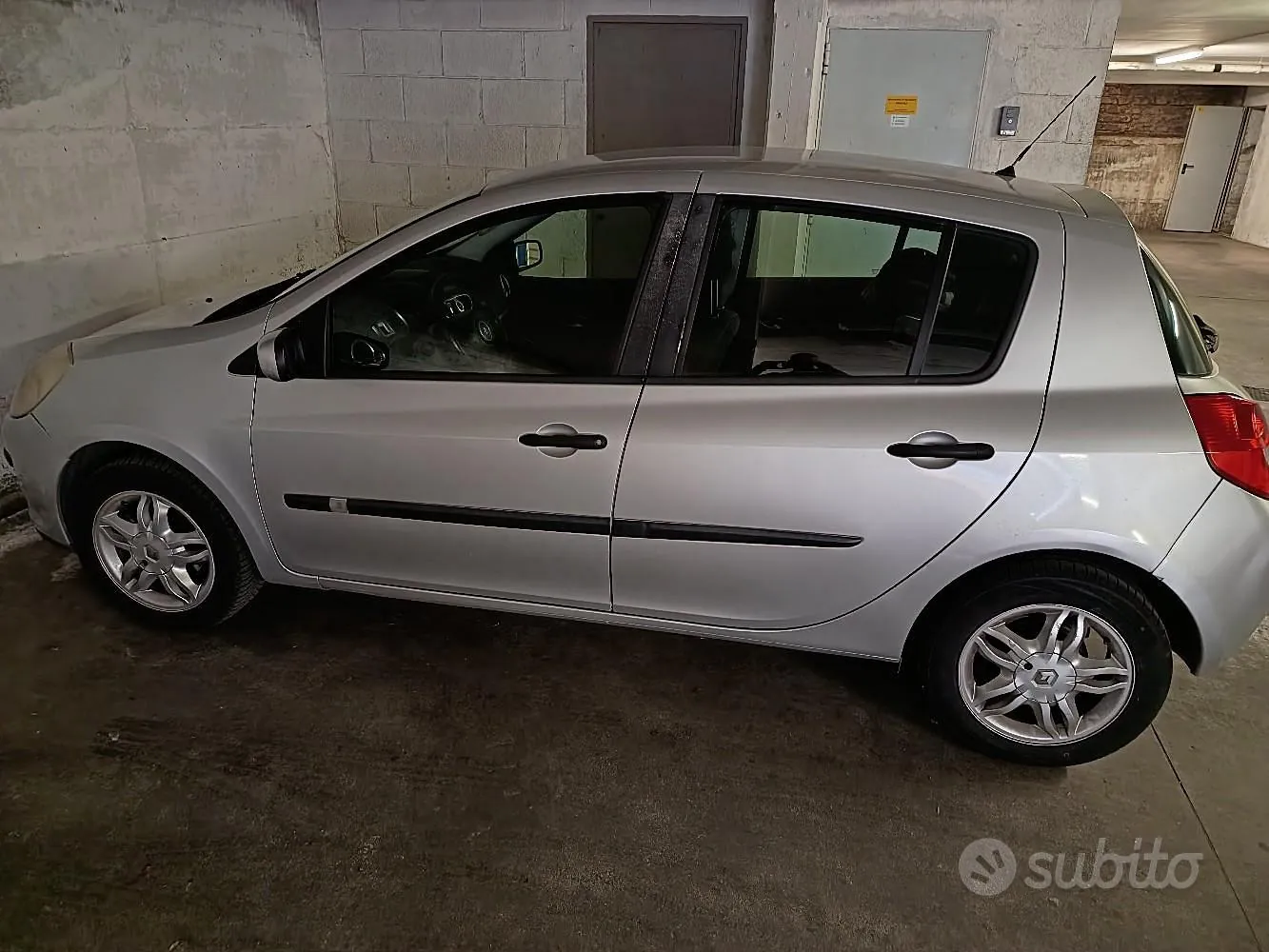 Renault Clio 2007 photo 2