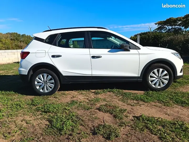 Seat Arona 2018 photo 2