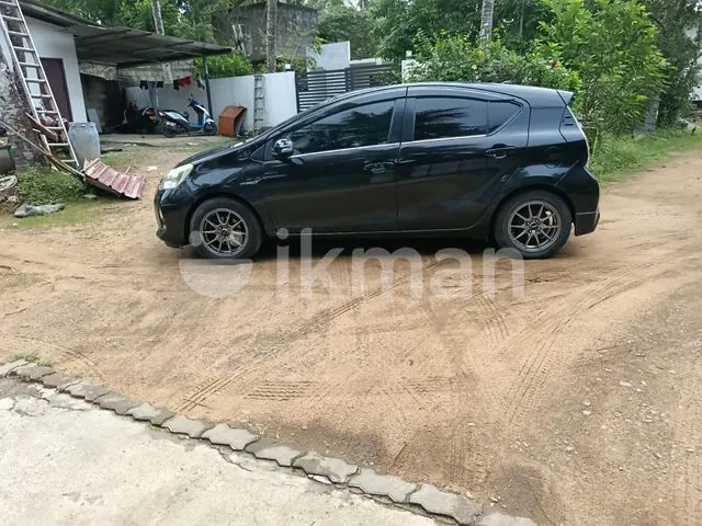 Toyota Aqua 2012 photo 2