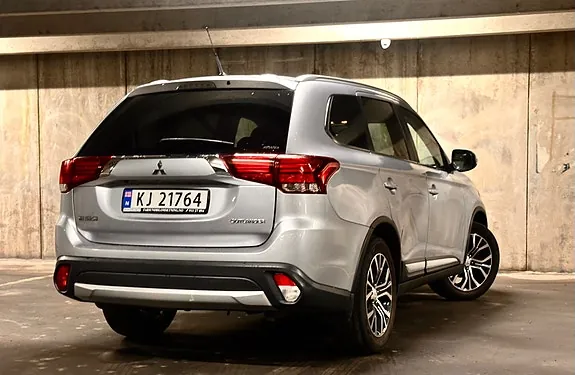 Mitsubishi Outlander 2016 photo 2