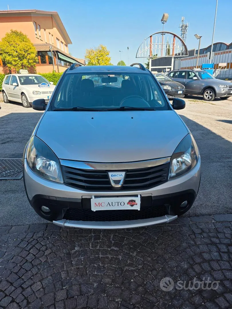 Dacia Sandero 2010 photo 2