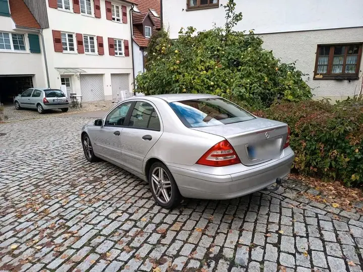 Mercedes-Benz C180