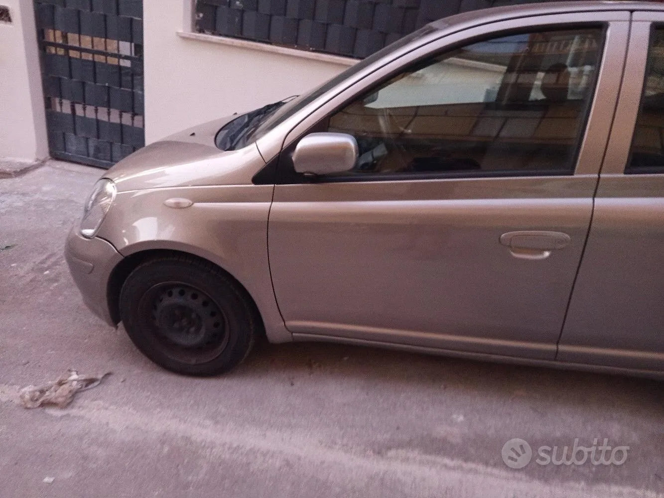 Toyota Yaris 2003 photo 2