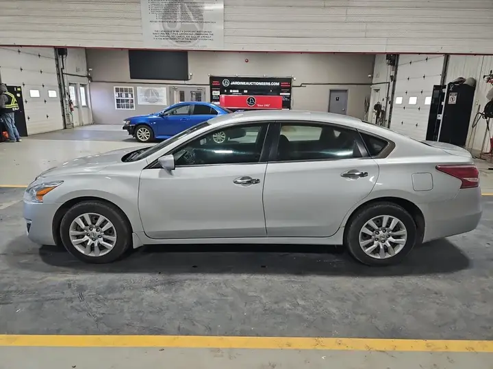 Nissan Altima 2013 photo 2