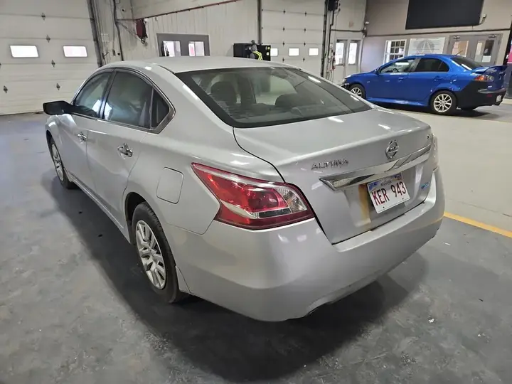Nissan Altima 2013 photo 3