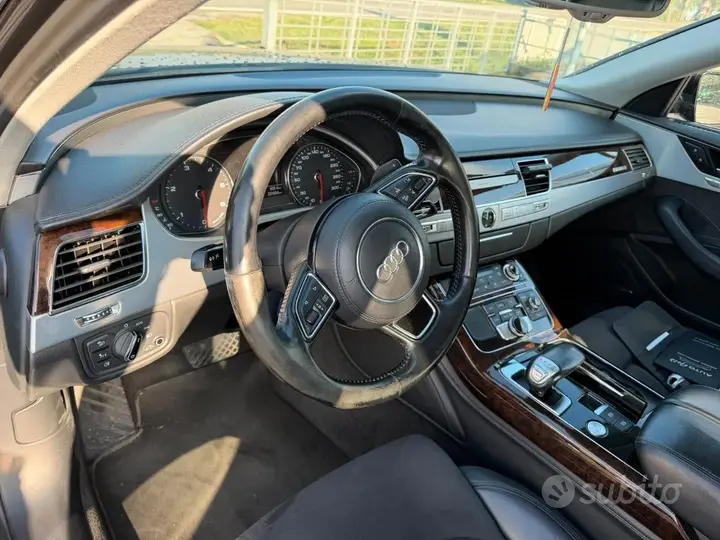 Audi A8 2013 photo 4