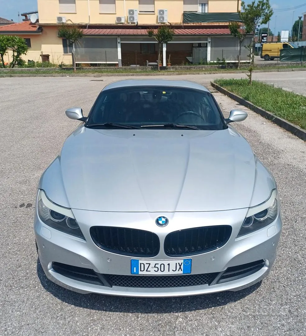 BMW Z4 2010 photo 2
