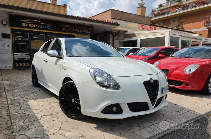 Alfa Romeo Giulietta 2013 photo 2