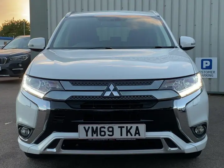 Mitsubishi Outlander 2020 photo 2