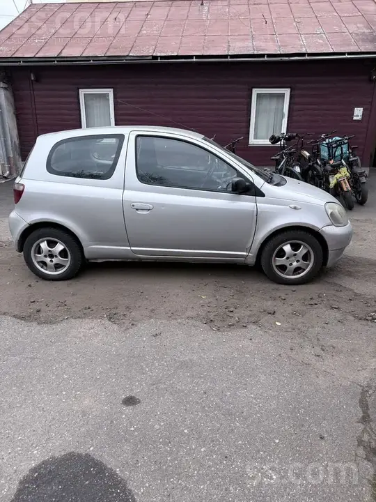 Toyota Yaris 2003 photo 3