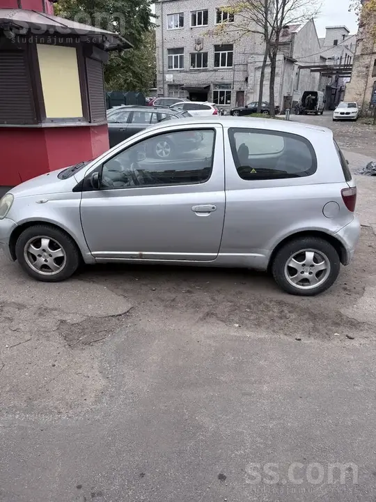 Toyota Yaris 2003 photo 2