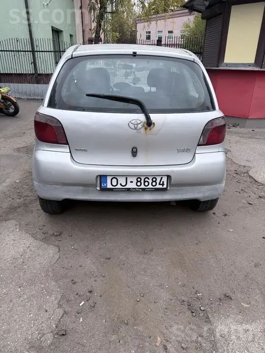Toyota Yaris 2003 photo 4