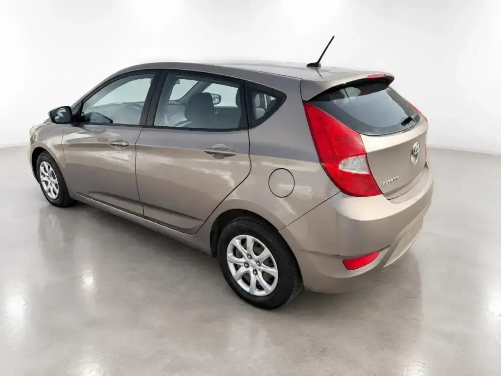 Hyundai Accent 2013 photo 3