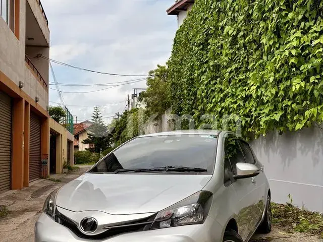 Toyota Vitz 2016 photo 2