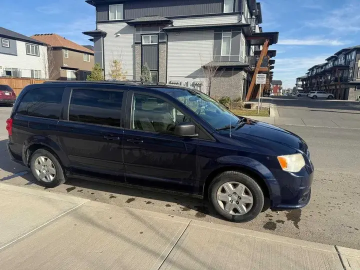Dodge Caravan 2012 photo 2