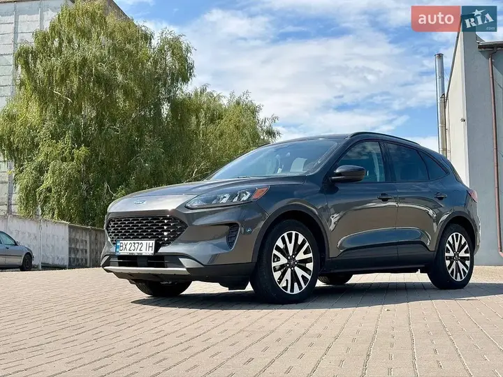 Ford Escape 2019 photo 2