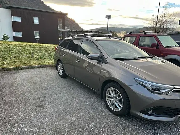 Toyota Auris 2017 photo 3
