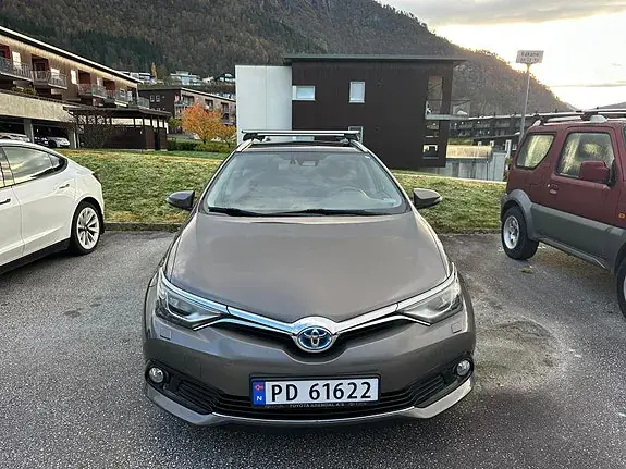 Toyota Auris 2017 photo 2