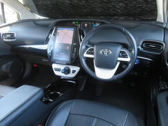 Toyota Prius 2017 photo 2