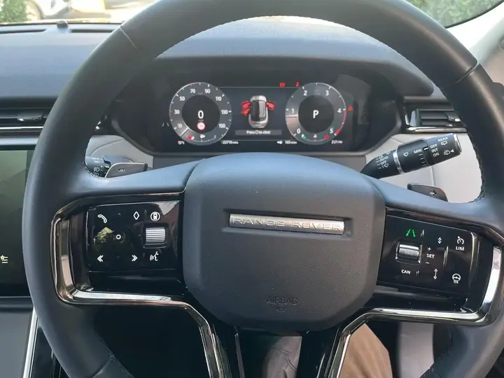 Land Rover Range Rover Velar 2024 photo 3
