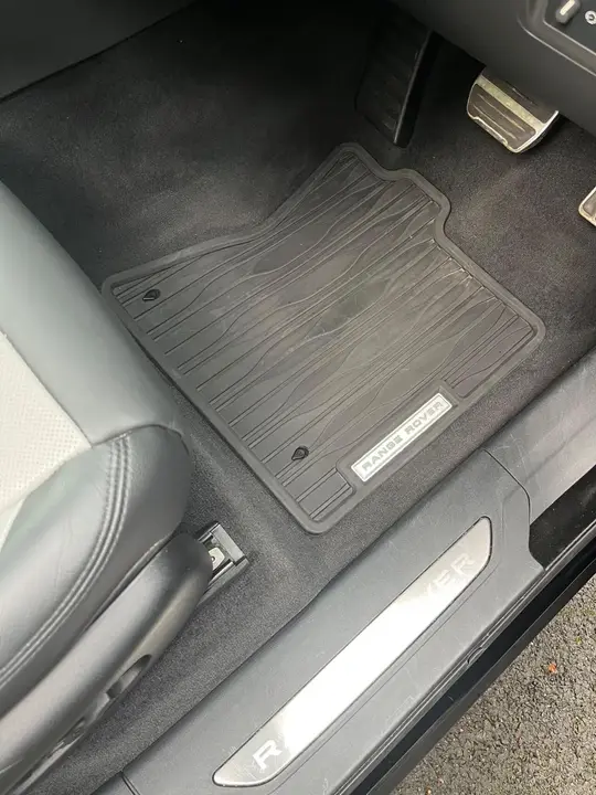 Land Rover Range Rover Velar 2024 photo 5