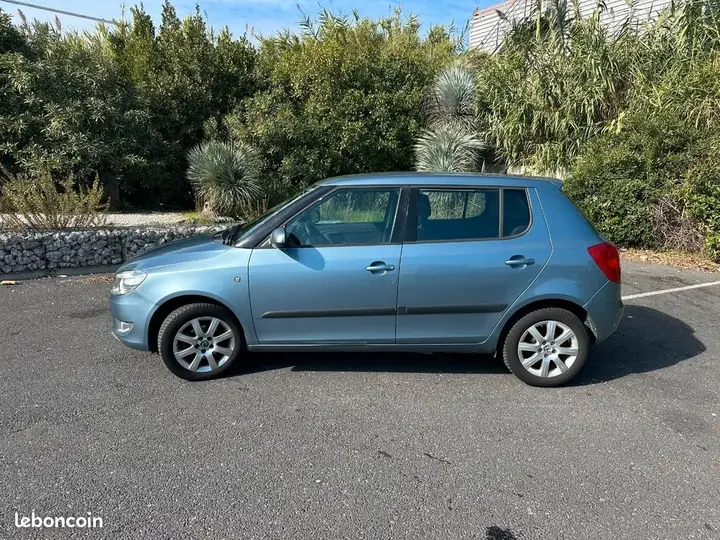 Skoda Fabia 2011 photo 3