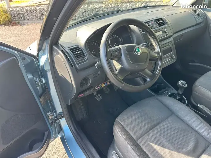 Skoda Fabia 2011 photo 4