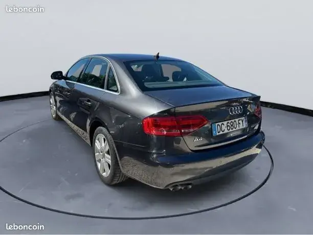 Audi A4 2010 photo 4