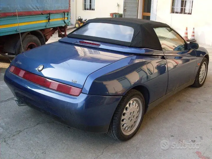 Alfa Romeo Spider 1995 photo 2